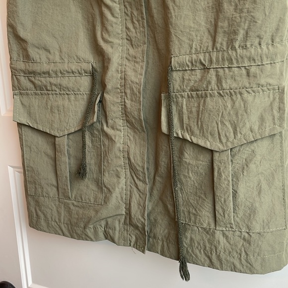 Women’s Olive Green Military Style Vest with Pockets Patches Zippers Size Small - Picture 5 of 9